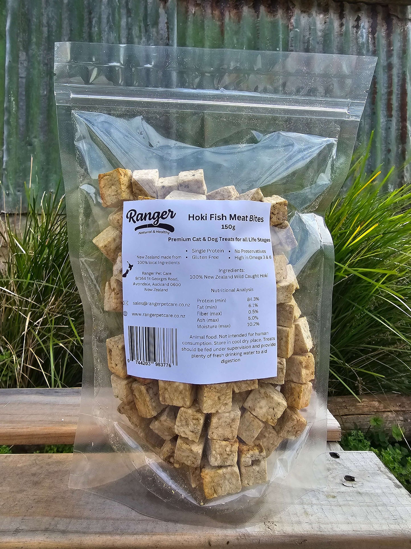 Ranger Hoki Fish Meat Bites 150g, premium dried fish treats rich in Omega-3, gluten-free, high protein, nutritious dog snacks.