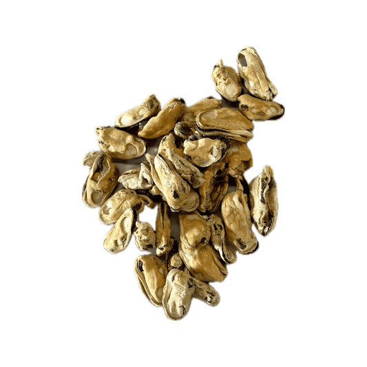 Freeze dried New Zealand Green Lipped Mussels, healthy treat for dogs and cats, high in Omega 3 & 6, protein-rich.